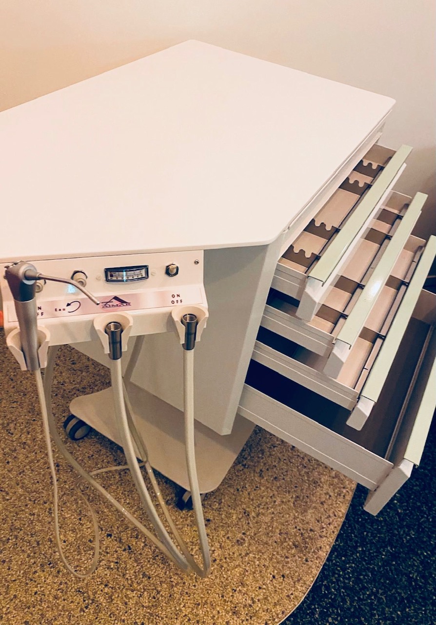 Aimar Mini Unit cart Ortho K dessus Krion unit dentaire